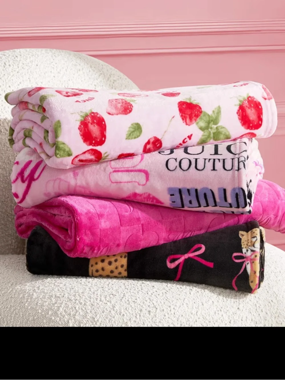 Juicy couture plush strawberry throw plush blanket NWT 50 x 70 nwt